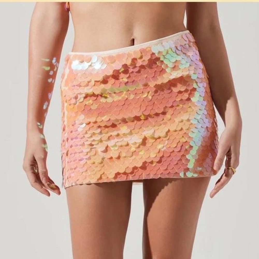 Astr Sequin Mini Skirt in Iridescent Peach